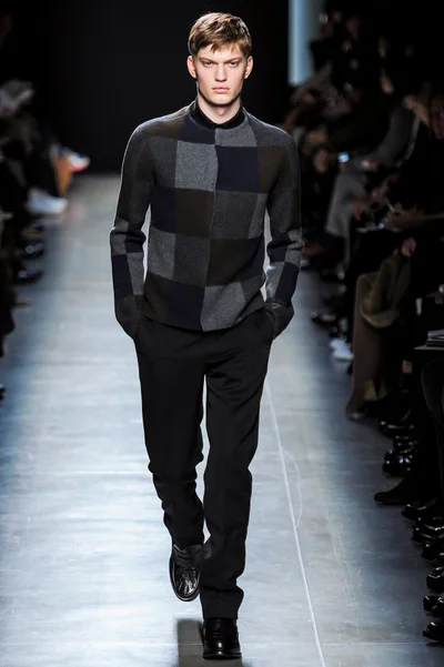 Look 14
